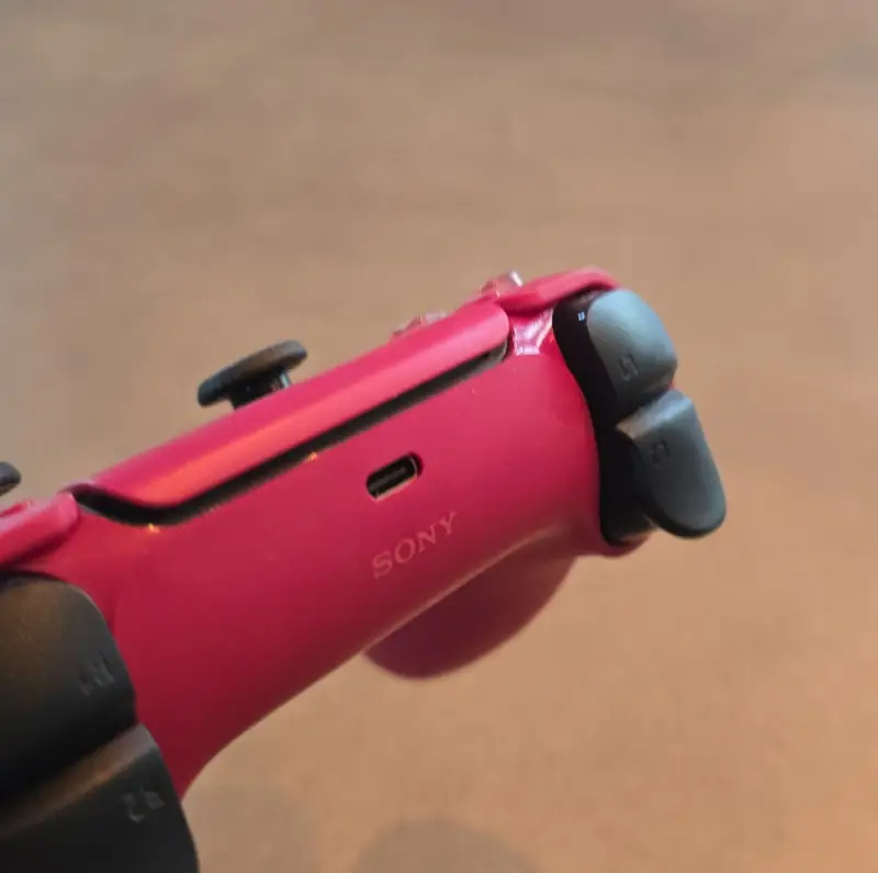 Peliohjain Sony pinkki
