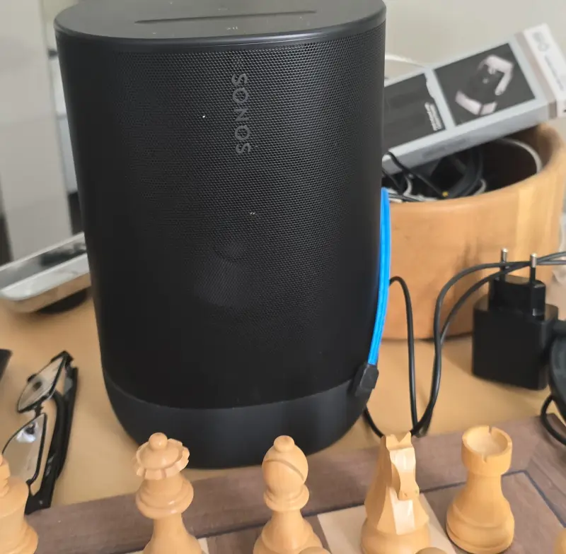 Kaiutin Sonos musta