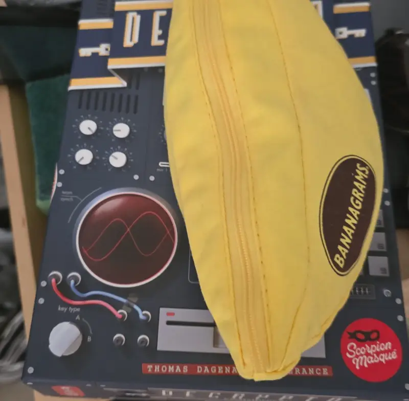 Keltainen Bananagrams-penaali
